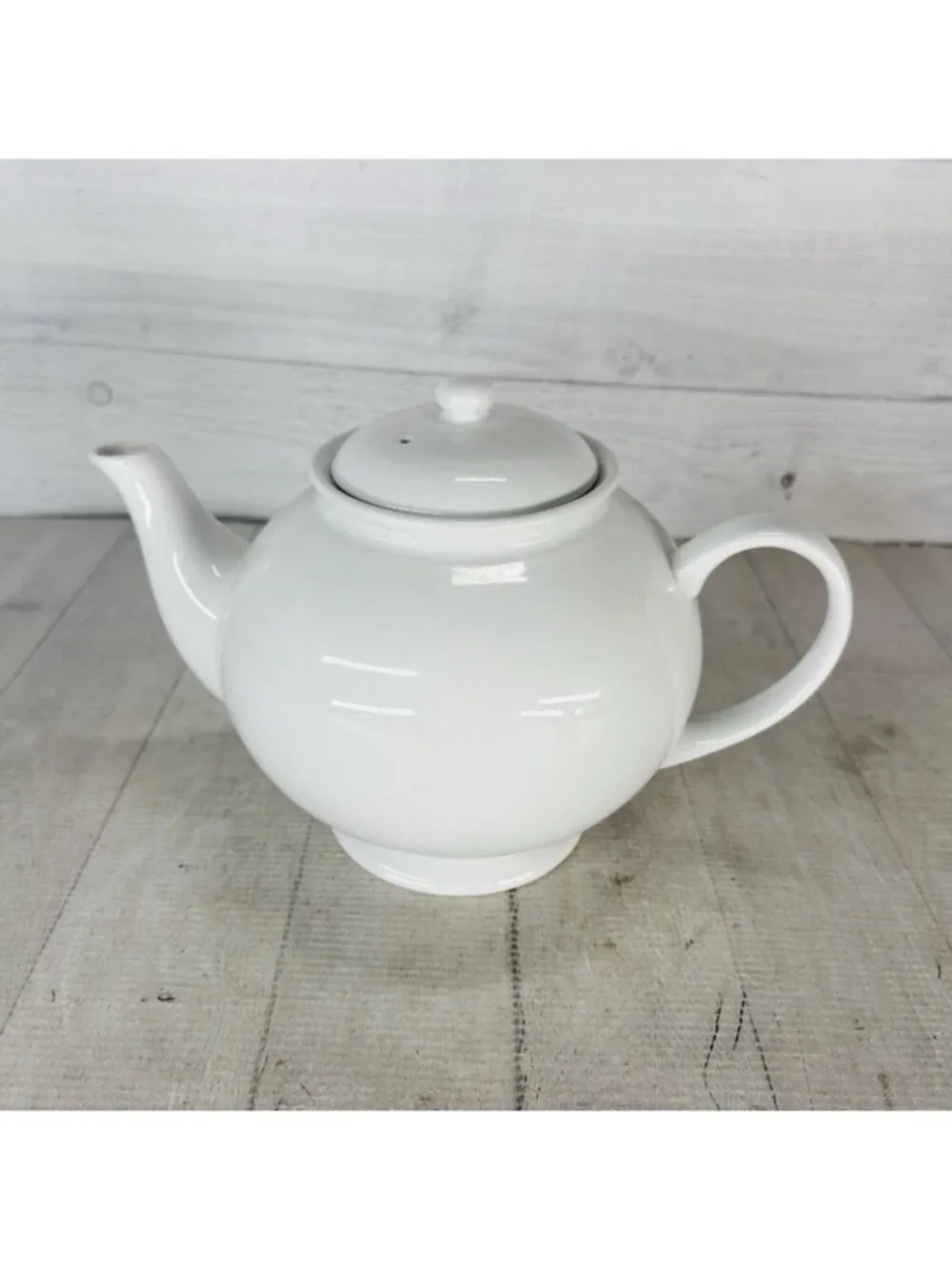 Pottery Barn THE GREAT WHITE COLLECTION Solid 7 Cups Stoneware Lidded Teapot